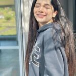 Mawra Hocane Instagram - favourite hoodie 🩶