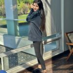 Mawra Hocane Instagram - favourite hoodie 🩶