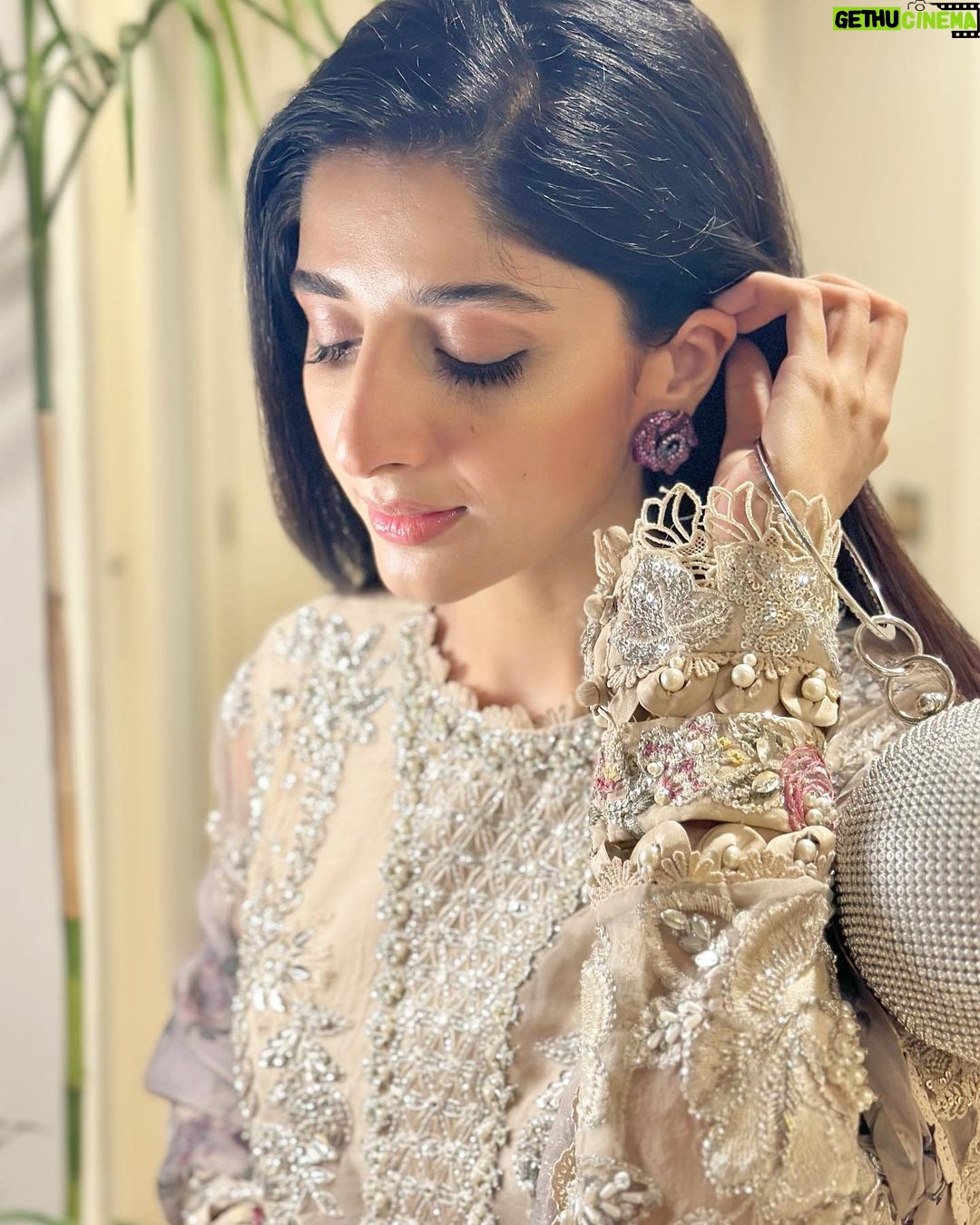 Mawra Hocane Instagram - from a very special day.. my beautiful girl is now a MISSUS 🤍