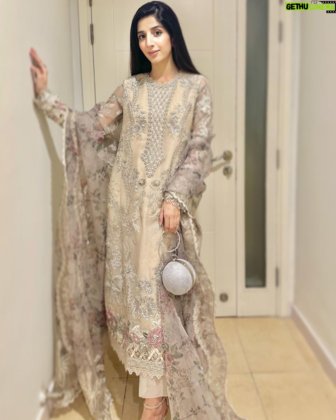 Mawra Hocane Instagram - from a very special day.. my beautiful girl is now a MISSUS 🤍