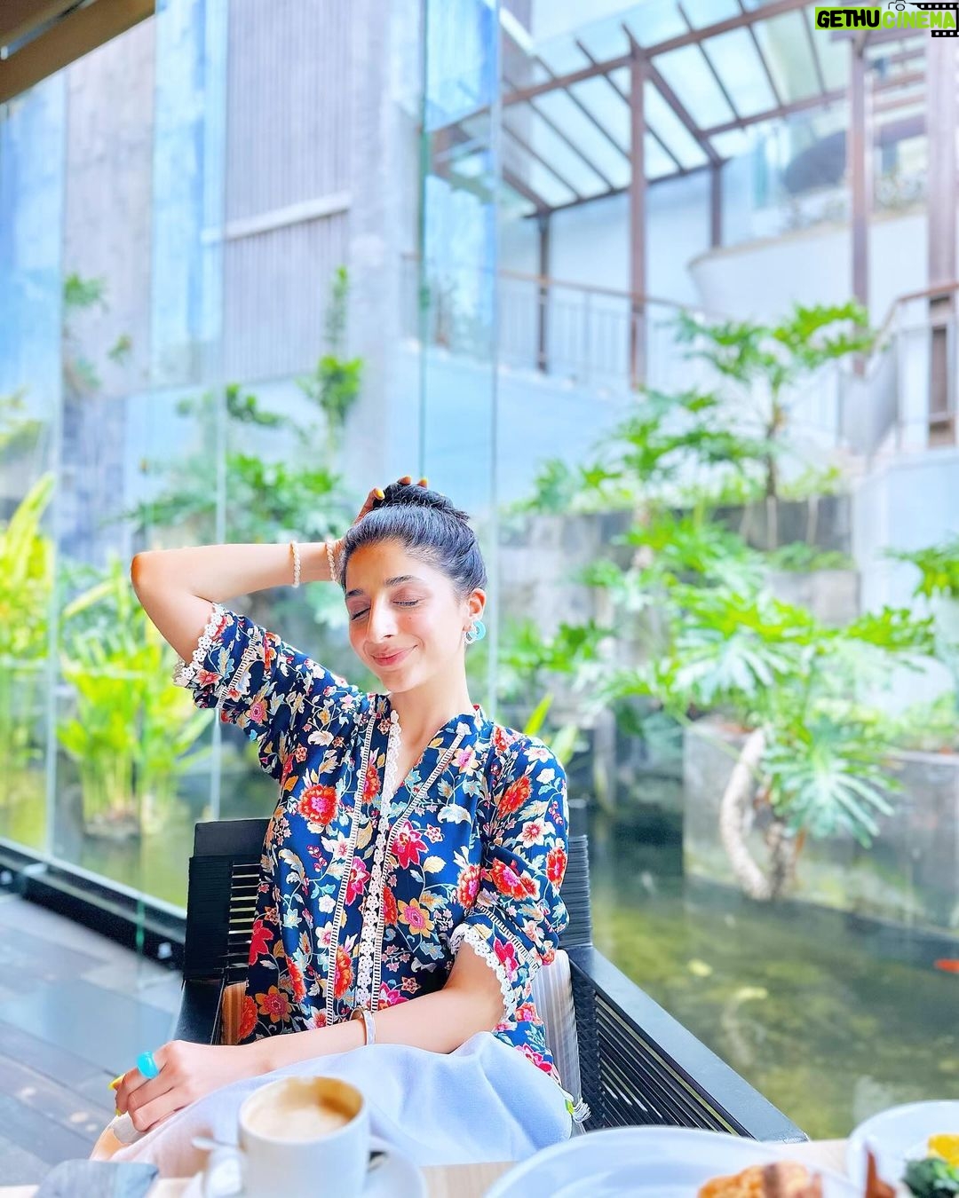 Mawra Hocane Instagram - found some yummy brekky in the jungle π΄π©΅πβΎοΈ @ayanaresort P.S in the most comfy shalwar kameez by @youbyfareehaaslam !!! so many people asked me where am I from ? PAKISTAN? π΅π° and I was like yessss!!!! ππ¦ππͺ·βοΈ