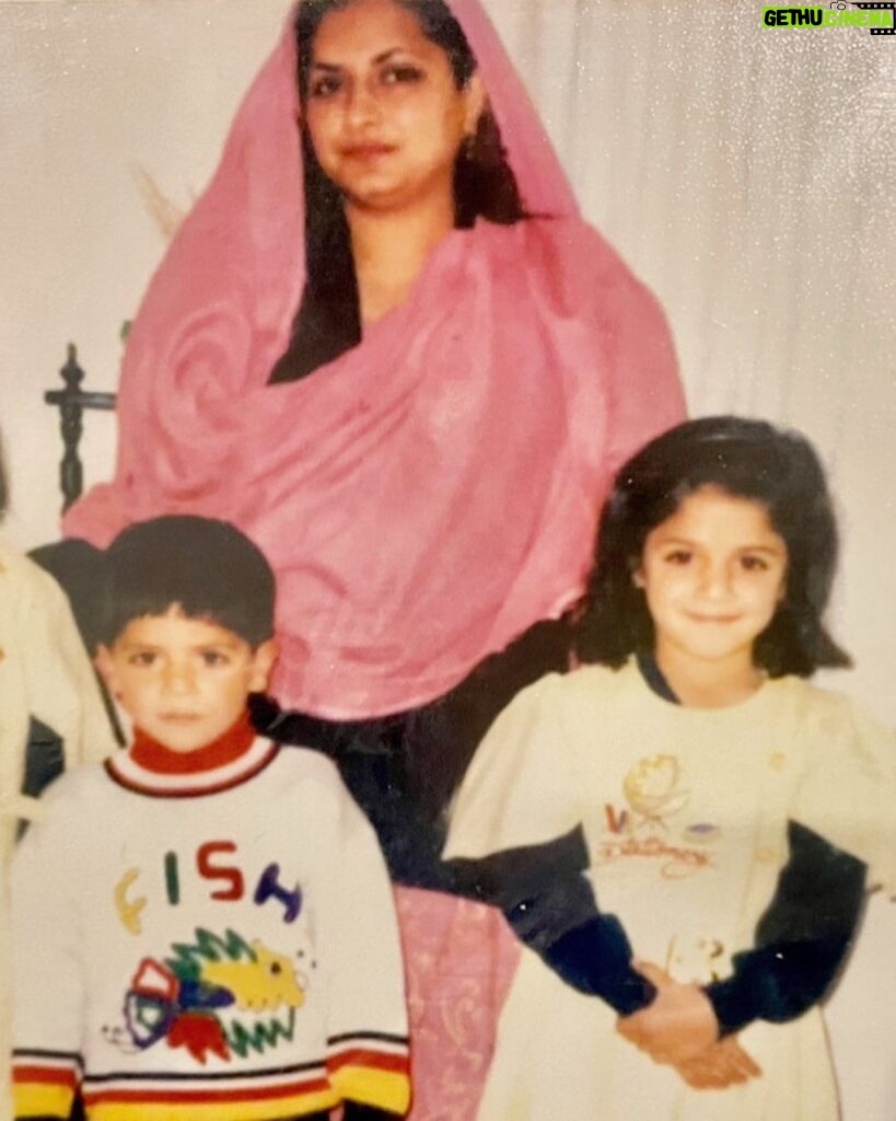 Mawra Hocane Instagram - Happy birthday mama.. I am thankful for so many things but most importantly THANK YOU for making my dreams your own.. for being brave through my decisions.. for being my one & only person who took so much pride in everything I achieved & for caressing me when I took a fall.. love you the most 🤍 I know this will be your happiest year InshaAllah 🤲🏻