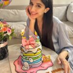 Mawra Hocane Instagram - I had the best year of my life.. what more can I wish for? just grateful #31 🎂☺️ Ty @bake.inn for the best cake!