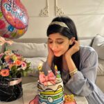 Mawra Hocane Instagram - I had the best year of my life.. what more can I wish for? just grateful #31 🎂☺️ Ty @bake.inn for the best cake!