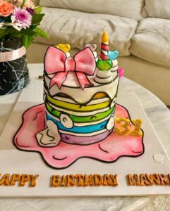 Mawra Hocane Instagram - I had the best year of my life.. what more can I wish for? just grateful #31 🎂☺️ Ty @bake.inn for the best cake!