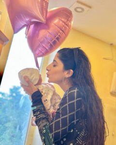Mawra Hocane Instagram - little sweety has arrived into our lives, bringing so so much joy, little MEHERBANO we love you a bit too much 🩷 #Khala #BFFsDaughter 👶🏻 @sheharbanoshirazi Islamabad, Pakistan