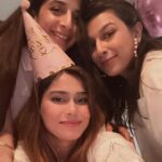 Mawra Hocane Instagram - happy BIG 30 to the one who makes my OTT look normal, my loud look decent, my crazy look sane & most importantly brings so much joy wherever she goes❤️ this will be your best year @msloud07 InshaAllah!!! E-V-E-R-Y-W-H-E-R-E