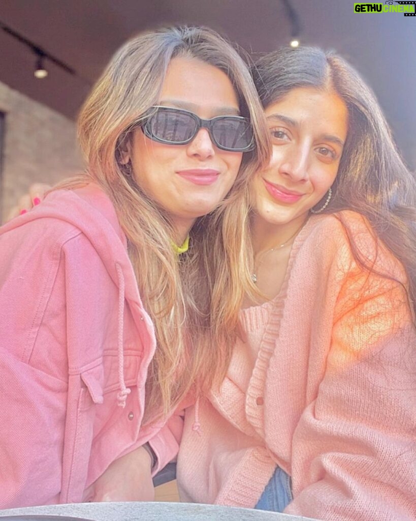 Mawra Hocane Instagram - happy BIG 30 to the one who makes my OTT look normal, my loud look decent, my crazy look sane & most importantly brings so much joy wherever she goes❤️ this will be your best year @msloud07 InshaAllah!!! E-V-E-R-Y-W-H-E-R-E