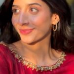 Mawra Hocane Instagram - Excuse me while I am busy vibing 🧨 Karachi, Pakistan