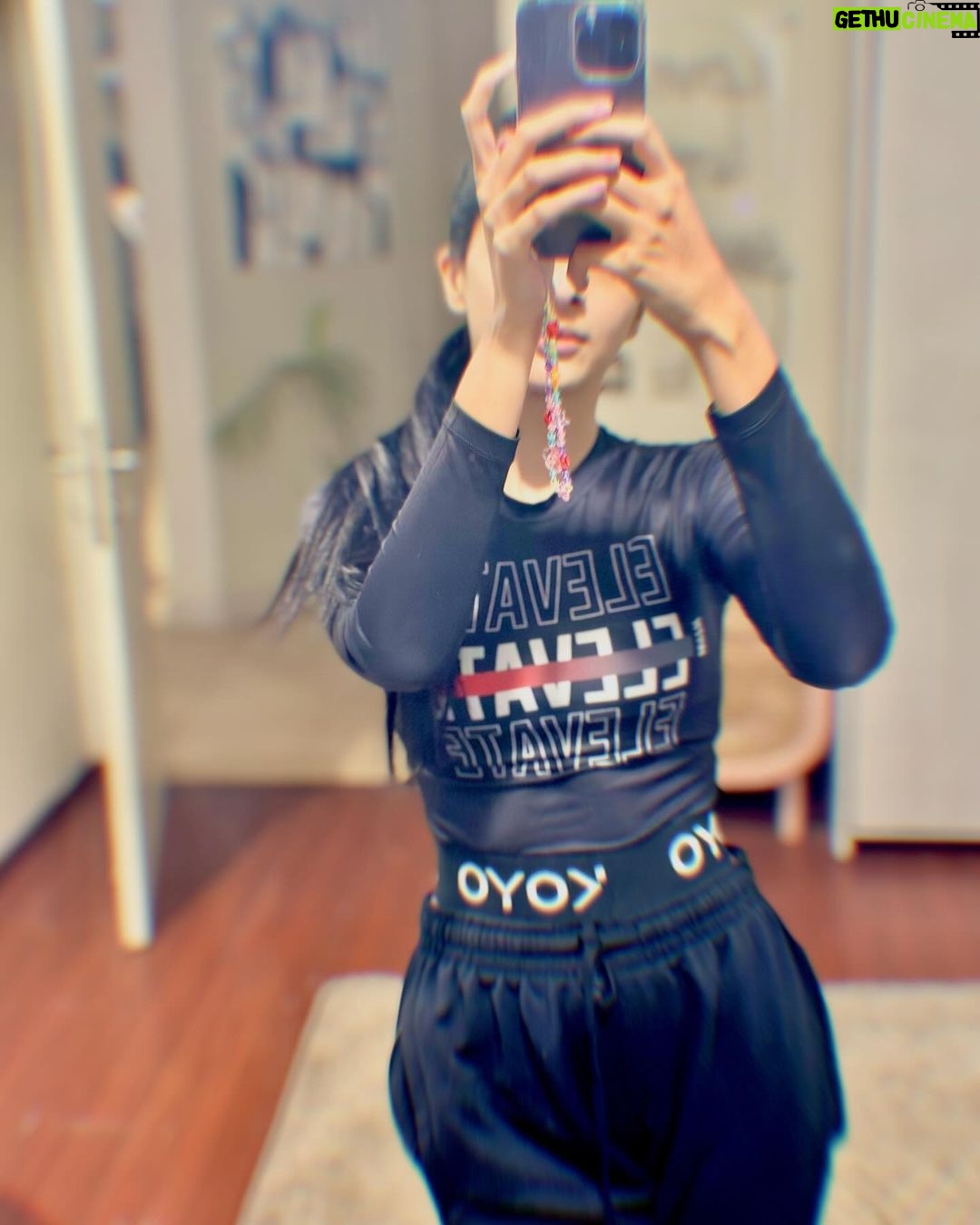 Mawra Hocane Instagram - E̶l̶e̶v̶a̶t̶e̶ 🏋️♀️