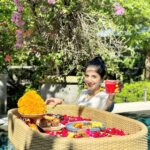 Mawra Hocane Instagram - breakfast floated to us this morning… cheers 🥂 @ayanaresort RIMBA Jimbaran Bali By AYANA