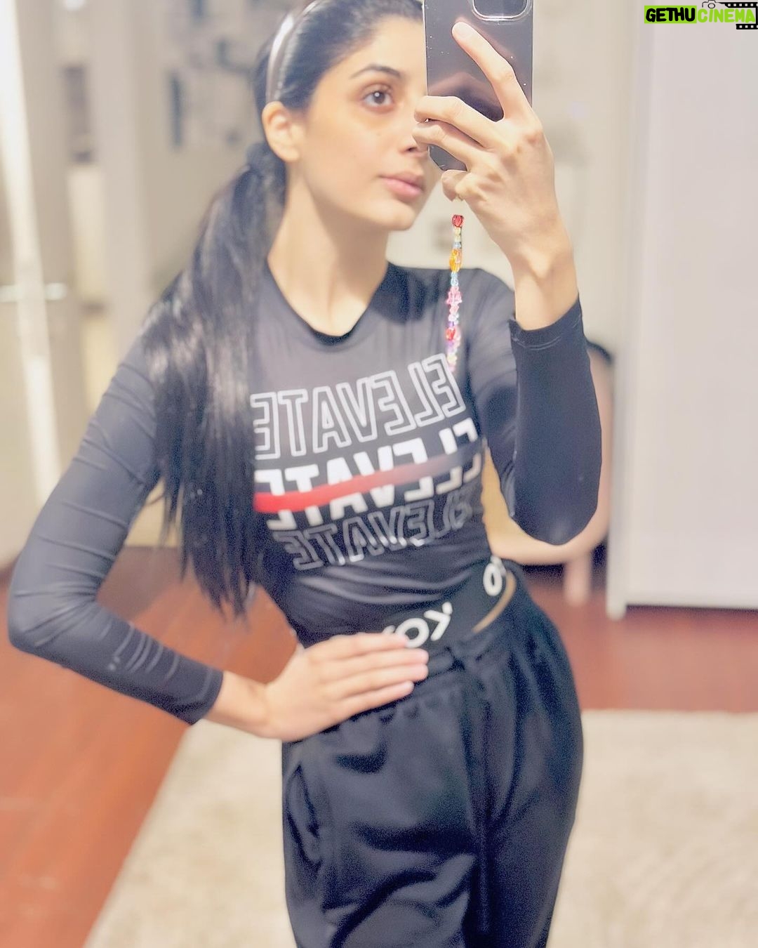 Mawra Hocane Instagram - E̶l̶e̶v̶a̶t̶e̶ 🏋️♀️