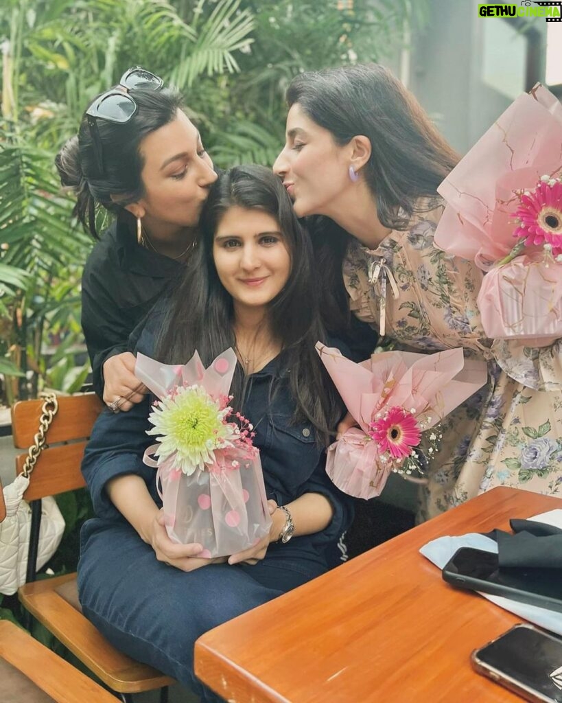 Mawra Hocane Instagram - happy belated birthday my dearesssttt girllll @wajeeha2412 🎂🎉🤍 It’s not possible to be as loving and FORGIVING as you haha!!! Thankyou for being such a genuine easy breezy bestie.. you make life so much prettier & cosier 🥰🥰🥰 love you forever ♾️ #SISTERsister Alsooo Thankyou for the best gift , maheeeenoooo 🥺🧚🏻💫