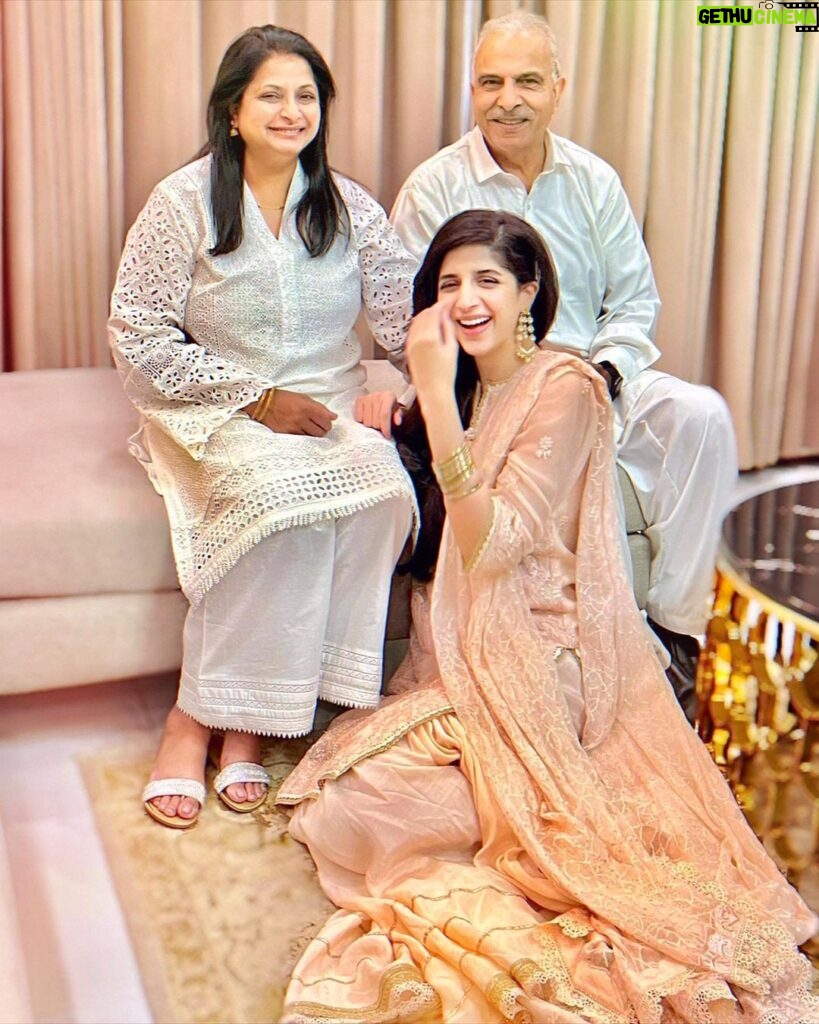 Mawra Hocane Instagram - may you always be the happiest & funniest person in every room.. I’ve learnt from youuuuu to always find joy in little things & laugh through the hardest of times… love you x Happy birthday daddy dearest! 🎂🌟🧚🏻🎉🥰💕