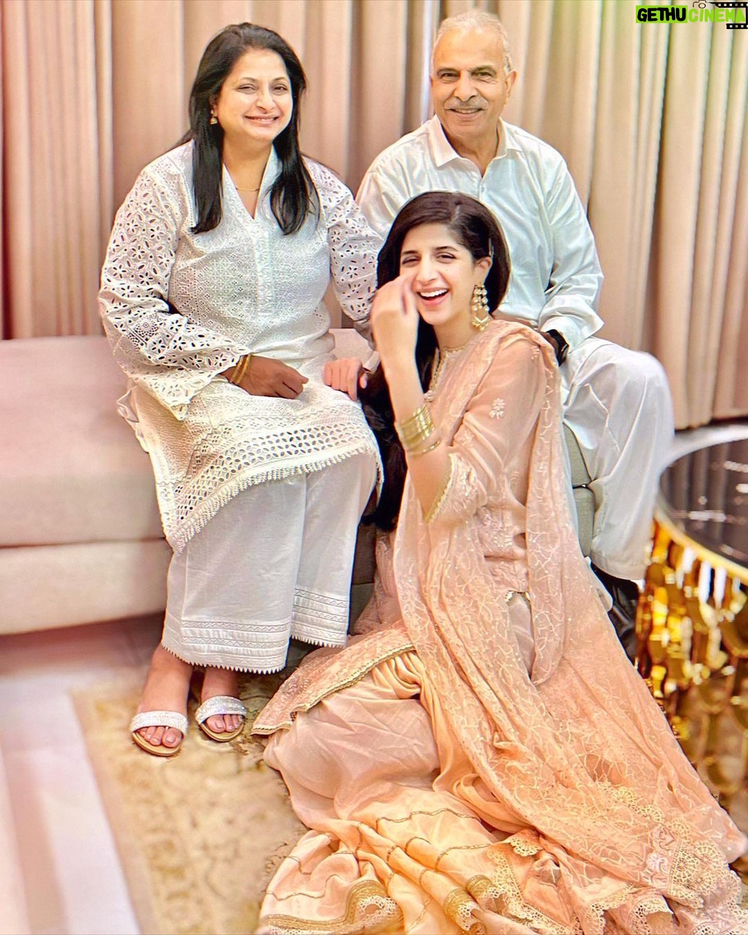 Mawra Hocane Instagram - may you always be the happiest & funniest person in every room.. Iβve learnt from youuuuu to always find joy in little things & laugh through the hardest of timesβ¦ love you x Happy birthday daddy dearest! πππ§π»ππ₯°π