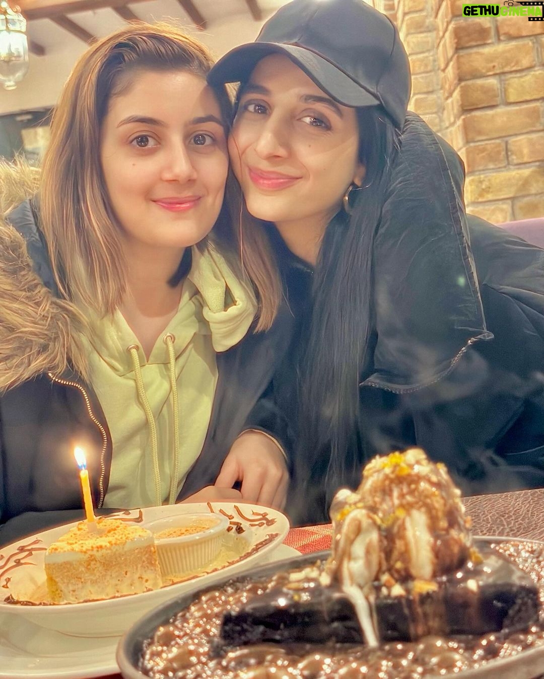 Mawra Hocane Instagram - sister in love 🎂 @aaimamushtaq Islamabad, Pakistan
