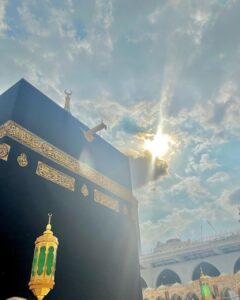 Mawra Hocane Instagram - 21/12/22 marks the fulfilment of my biggest biggest wish ALHUMDULILLAH 🕋💫🤲🏻 We performed Umrah together, Mama & I.. twice.. what more could I possibly ask for now.. ALHUMDULILLAH ❤️ Life truly feels complete.. I have to think hard now to wish again for a long time… just so so grateful.. Thankyou.. all of you for all your prayers & best wishes.. I prayed for all of you as well.. my first Umrah will always be so so special for me.. a small little glimpse of my dreams coming true.. 💌 #FirstUmrah #Umrah2022 المسجد الحرام - مكة Al-Masjed Al-Haram - Makkah