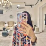 Mawra Hocane Instagram - Dream chrome true 💅🏻 Nabila's Salon