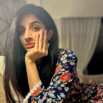 Mawra Hocane Instagram - Dream chrome true 💅🏻 Nabila's Salon