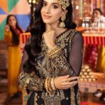 Mawra Hocane Instagram - Mien kaisi lagti hun ? ft. Chamak// دمک @asimjofa @iamasimjofa