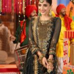 Mawra Hocane Instagram - Mien kaisi lagti hun ? ft. Chamak// دمک @asimjofa @iamasimjofa