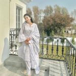 Mawra Hocane Instagram - may he say “KUN” to all our fair wishes.. Jumma Mubarak 🕊️