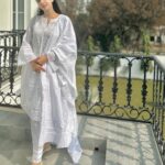 Mawra Hocane Instagram - may he say “KUN” to all our fair wishes.. Jumma Mubarak 🕊️