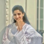 Mawra Hocane Instagram - may he say “KUN” to all our fair wishes.. Jumma Mubarak 🕊️