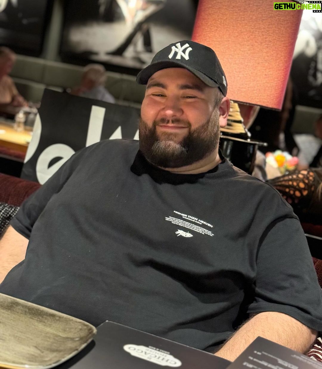 Max Herzberg Instagram - Köstliche Speisen in ausgezeichnetem Ambiente nahmen wir heute im @chicagosteakhouseberlin zu uns. Direkt am Ku’damm hat man nach dem Shopping feinstes Fleisch in vielerlei Form. Gerne wieder! #ad #werbung #freachly #berlinfoodie #berlinrestaurant #chicagosteakhouseberlin #steakhouse #steaknight Kurfürstendamm, Berlin.