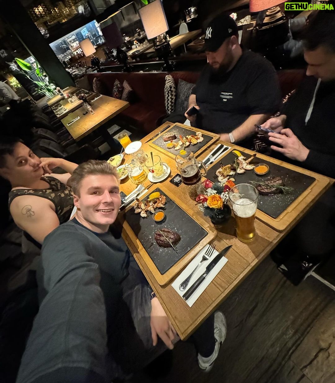 Max Herzberg Instagram - Köstliche Speisen in ausgezeichnetem Ambiente nahmen wir heute im @chicagosteakhouseberlin zu uns. Direkt am Ku’damm hat man nach dem Shopping feinstes Fleisch in vielerlei Form. Gerne wieder! #ad #werbung #freachly #berlinfoodie #berlinrestaurant #chicagosteakhouseberlin #steakhouse #steaknight Kurfürstendamm, Berlin.