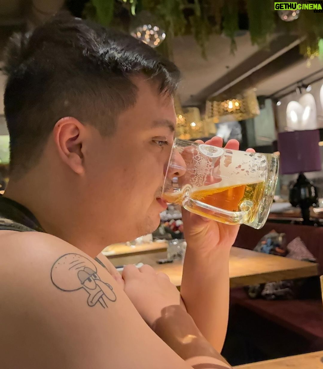Max Herzberg Instagram - Köstliche Speisen in ausgezeichnetem Ambiente nahmen wir heute im @chicagosteakhouseberlin zu uns. Direkt am Ku’damm hat man nach dem Shopping feinstes Fleisch in vielerlei Form. Gerne wieder! #ad #werbung #freachly #berlinfoodie #berlinrestaurant #chicagosteakhouseberlin #steakhouse #steaknight Kurfürstendamm, Berlin.