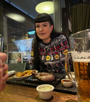 Max Herzberg Instagram - An diesem wunderschönen verschneiten Tag in München zog es uns mal wieder ins @abaccos_muenchen und es gab feinstes Fleisch als Begleitung zum schmackhaften Bier. 
Der umwerfend aussehende und sehr sympathische Kellner wird mir ewig in Erinnerung bleiben und mitverantwortlich sein für weitere Besuche! 

#abaccossteakhouse #daswahrscheinlichbestesteakderwelt #muenchen #munichrestaurant #steaklover #werbung #ad