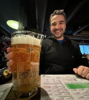 Max Herzberg Instagram - An diesem wunderschönen verschneiten Tag in München zog es uns mal wieder ins @abaccos_muenchen und es gab feinstes Fleisch als Begleitung zum schmackhaften Bier. 
Der umwerfend aussehende und sehr sympathische Kellner wird mir ewig in Erinnerung bleiben und mitverantwortlich sein für weitere Besuche! 

#abaccossteakhouse #daswahrscheinlichbestesteakderwelt #muenchen #munichrestaurant #steaklover #werbung #ad