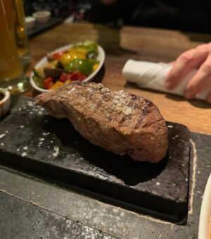 Max Herzberg Instagram - An diesem wunderschönen verschneiten Tag in München zog es uns mal wieder ins @abaccos_muenchen und es gab feinstes Fleisch als Begleitung zum schmackhaften Bier. 
Der umwerfend aussehende und sehr sympathische Kellner wird mir ewig in Erinnerung bleiben und mitverantwortlich sein für weitere Besuche! 

#abaccossteakhouse #daswahrscheinlichbestesteakderwelt #muenchen #munichrestaurant #steaklover #werbung #ad