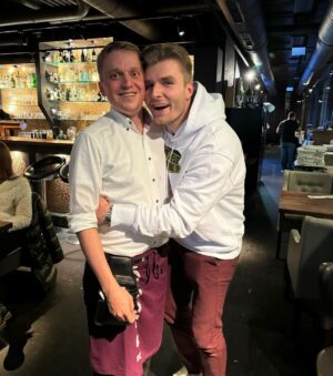 Max Herzberg Instagram - An diesem wunderschönen verschneiten Tag in München zog es uns mal wieder ins @abaccos_muenchen und es gab feinstes Fleisch als Begleitung zum schmackhaften Bier. 
Der umwerfend aussehende und sehr sympathische Kellner wird mir ewig in Erinnerung bleiben und mitverantwortlich sein für weitere Besuche! 

#abaccossteakhouse #daswahrscheinlichbestesteakderwelt #muenchen #munichrestaurant #steaklover #werbung #ad