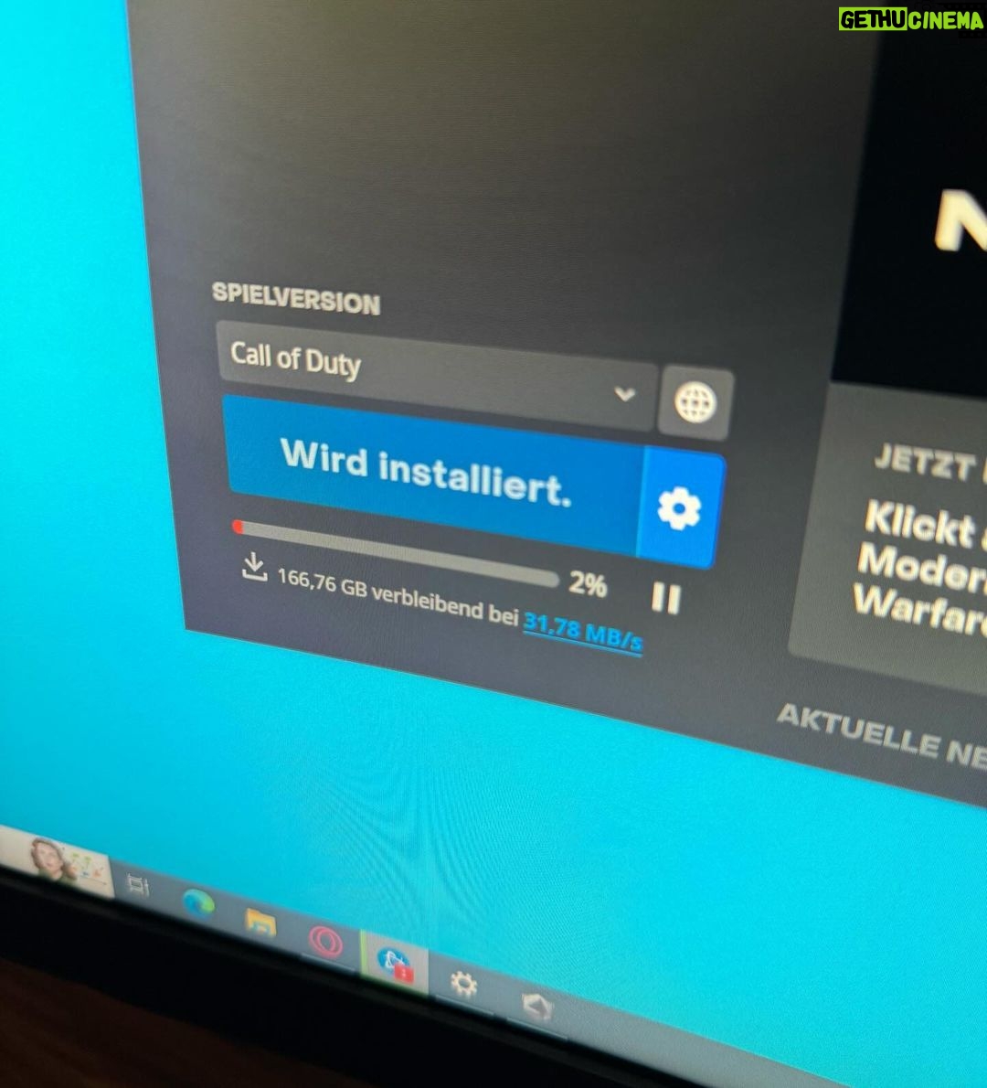 Max Herzberg Instagram - PC Bauer @der_saaaargeent bei der Arbeit, Video kommt wenn der Controller für die Lüfter da ist und mein ehemaliger PC bei dem Herren steht #pc #computer #bitte #mehr #tipps #und #ratschläge #von #experten #benchmarkerick #sibb #republic #of #germans #call #of #aids #leider #not #sponsored Dresden, Germany