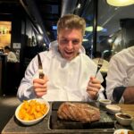 Max Herzberg Instagram – An diesem wunderschönen verschneiten Tag in München zog es uns mal wieder ins @abaccos_muenchen und es gab feinstes Fleisch als Begleitung zum schmackhaften Bier. 
Der umwerfend aussehende und sehr sympathische Kellner wird mir ewig in Erinnerung bleiben und mitverantwortlich sein für weitere Besuche! 

#abaccossteakhouse #daswahrscheinlichbestesteakderwelt #muenchen #munichrestaurant #steaklover #werbung #ad ABACCO’S STEAKHOUSE München