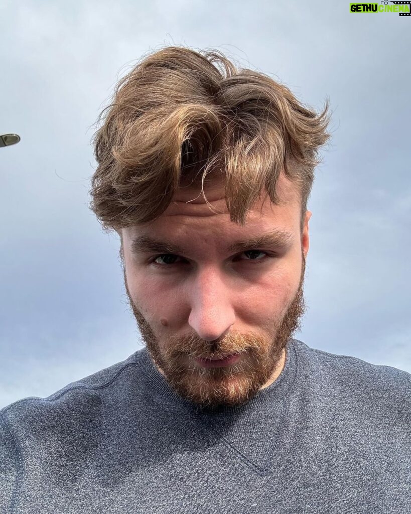 Max Herzberg Instagram - 1 Monat nicht rasiert und 1 Woche in Polen, dann kurz zu Max Nurgamedow geworden und zurück in die Normalität