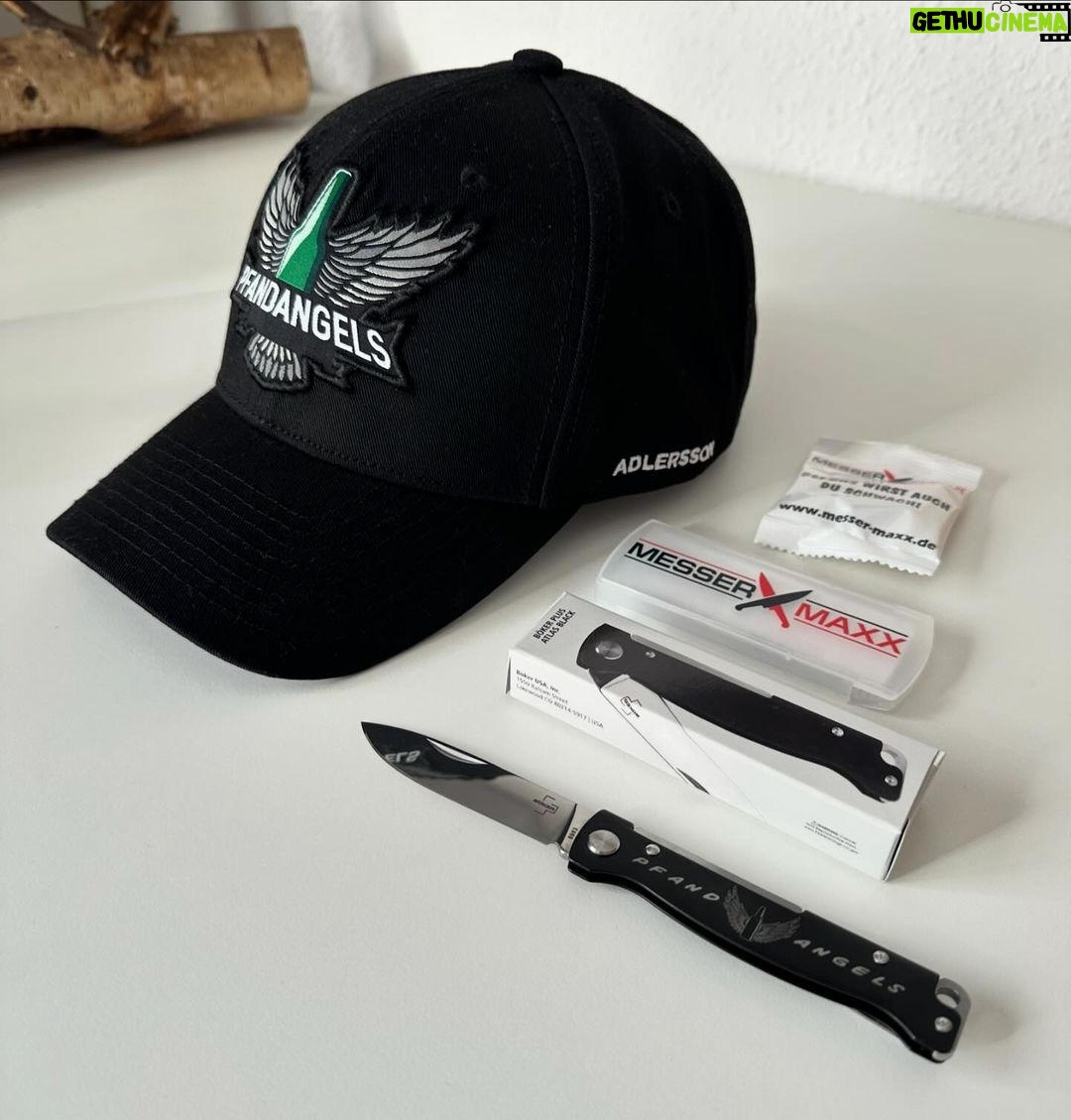 Max Herzberg Instagram - GEWINNSPIEL (BEENDET) 1x 1/250 Limitierte und mittlerweile unmöglich zu bekommende Cap von @niftysnpbcks x Adlersson 1x PfandAngels x BökerPlus Messer by @messer_maxx_de Auflösung Sonntag 20 Uhr per Zufallsgeneratorick Sibb Versand nur mit DHL innerhalb Deutschlands. Gewinner muss mindestens 16 Jahre alt sein. Um teilzunehmen einfach kommentieren, jeder Kommentar ist ein Los. Gewinner: @erik_w211 #ad #werbung #verlosung #gewinnspiel #adlersson #pfandangels