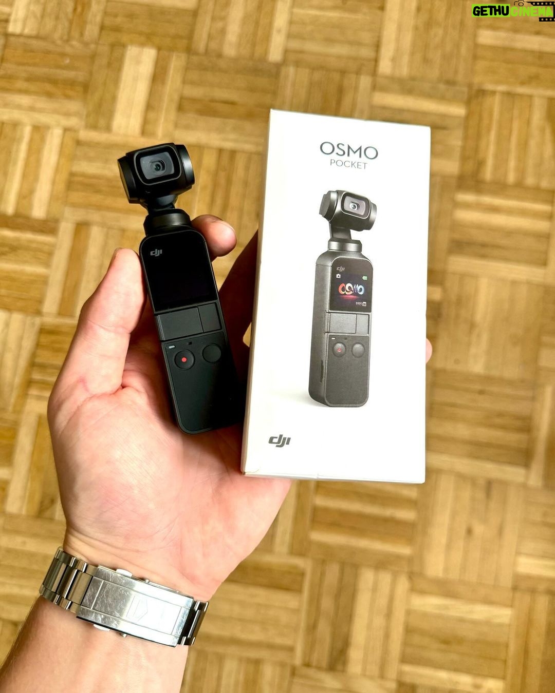 Max Herzberg Instagram - Mal wieder ein Gewinnspiel / Verlosung DJI Osmo Pocket, keine Werbung, not sponsored Einfach so, Why Not?! 😎 Teil nimmst du indem du in die Kommentare schreibst was du damit filmen möchtest und 2 Freunde markieren, das war’s! Auflösung Sonntag Abend (29.10.2023) in der Story Gewinner: @kvn_pathe Versand nur innerhalb Deutschlands per DHL Viel Glück!