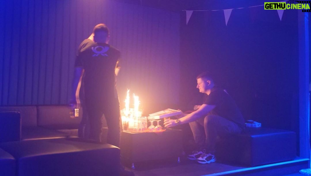 Max Herzberg Instagram - Gestern war mal wieder ein Fest, Liebe an alle ❤️ #heutekeinedicken