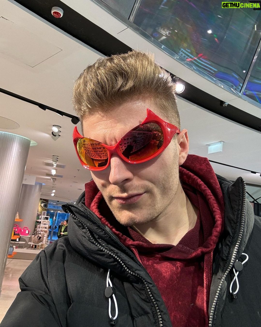 Max Herzberg Instagram - Winter vibes Psychiatrická Léčebna Bohnice