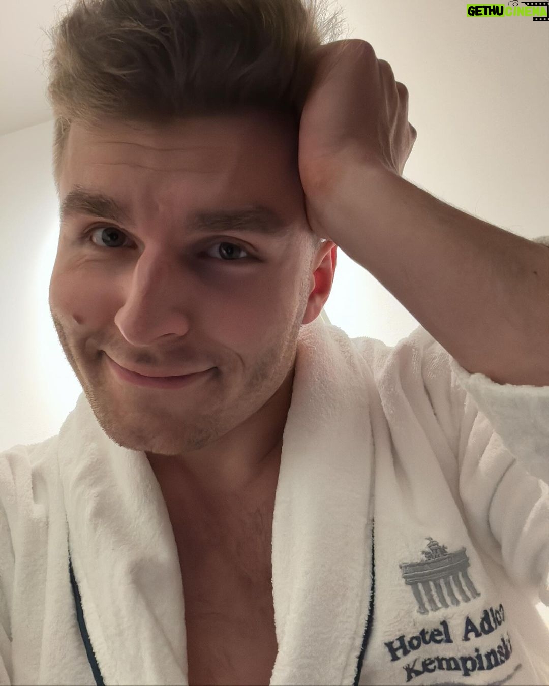 Max Herzberg Instagram - Winter vibes Psychiatrická Léčebna Bohnice