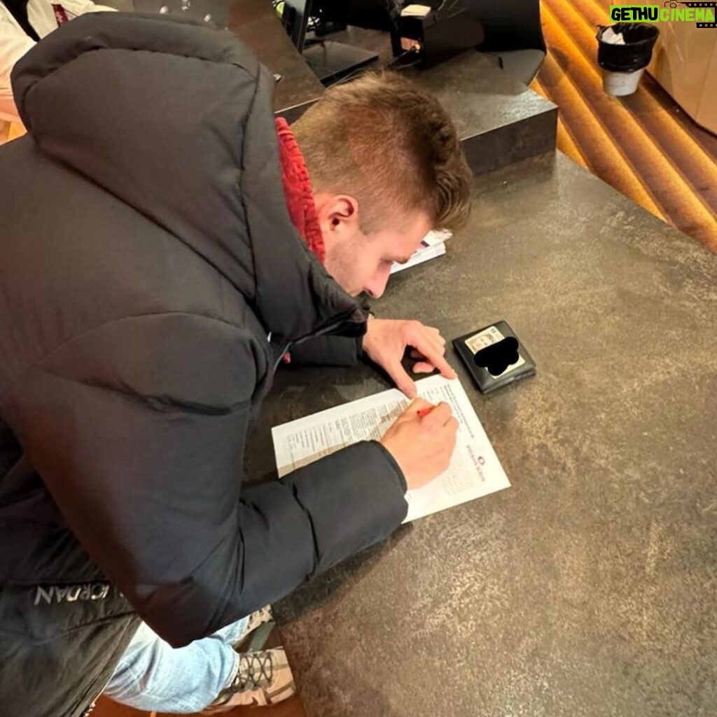 Max Herzberg Instagram - Sperre in allen Spielbanken wurde soeben unterzeichnet, für immer, endlich mal was solides…. ✅ @der_schluesseldienst_ übrigens auch 💪🏼 Berlin, Germany