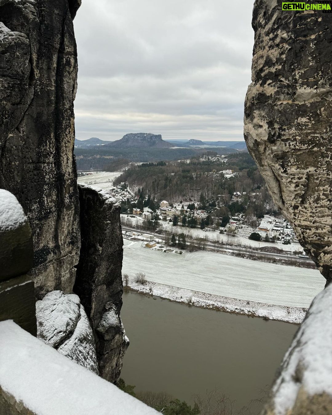 Max Herzberg Instagram - #heimat #natur #sächsischeschweiz #handkäsemitmusik #winter #sachsen
