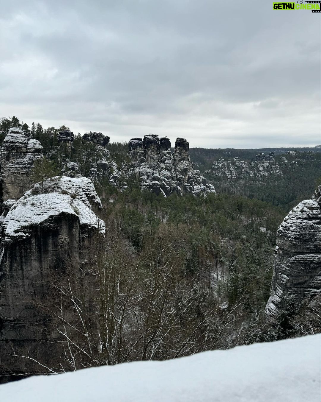 Max Herzberg Instagram - #heimat #natur #sächsischeschweiz #handkäsemitmusik #winter #sachsen