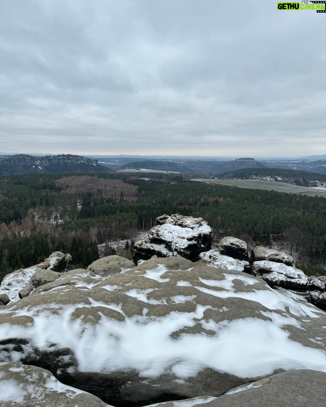 Max Herzberg Instagram - #heimat #natur #sächsischeschweiz #handkäsemitmusik #winter #sachsen