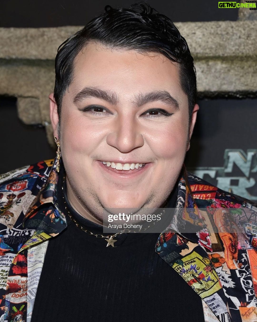 Max Talisman Instagram - National Treasure: Edge of History Premiere π« @DisneyPlus #NationalTreasureSeries Styling by @styledbyambika Shirt by @robertgrahamnyc Glam by @tristonarmond Jewelry by @8otherreasons The El Capitan Theatre