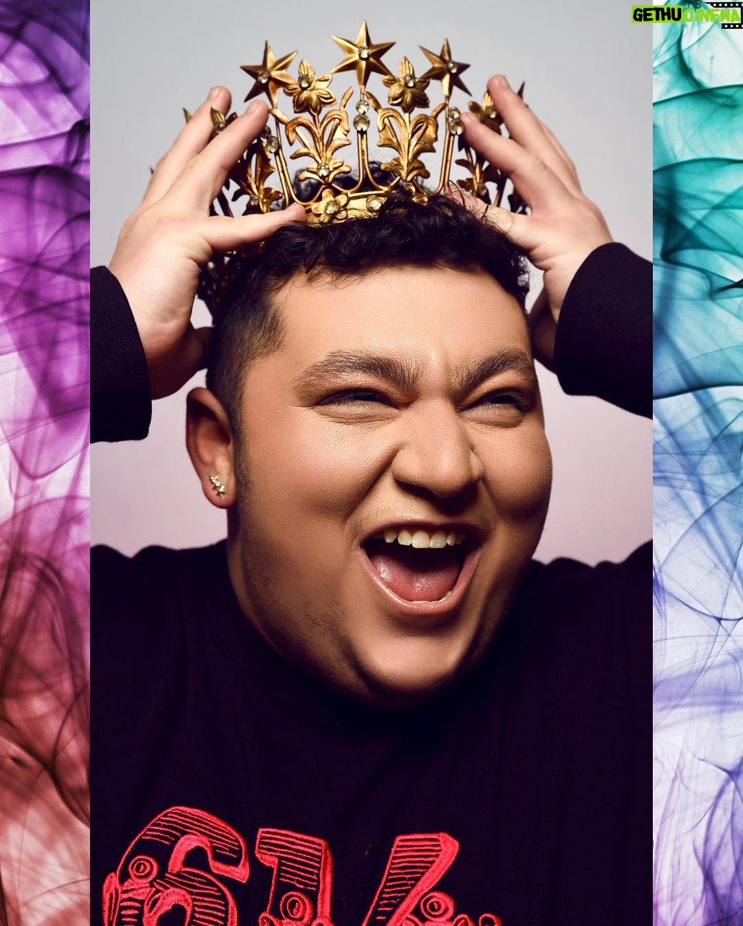 Max Talisman Instagram - Long live the K!ng 👑 Photo by @tommy_flanagan Styling by @styledbyambika Grooming by @tristonarmond @beatbytriston Earring by @8otherreasons Studio @stuspacela Hollywood, California