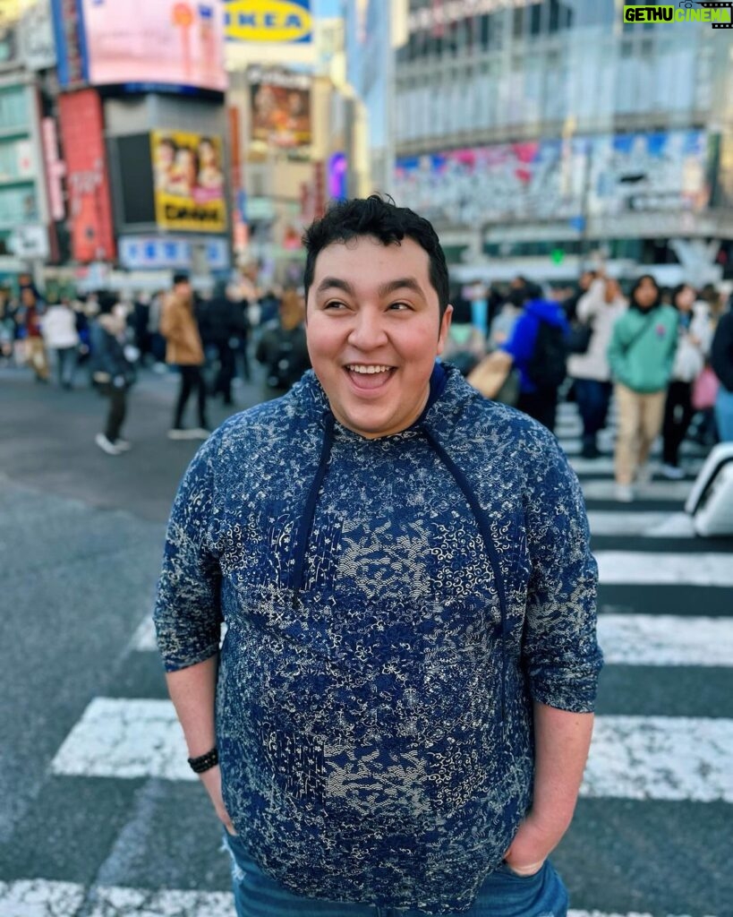 Max Talisman Instagram - Big in Japan ❤️🇯🇵✨ All outfits are by @destinationxl #dxl #wearwhatyouwant Tokyo, Japan
